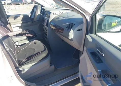 2010 Chrysler Town & Country Lx z USA, uszkodzony, nr VIN 2A4RR4DEXAR133232